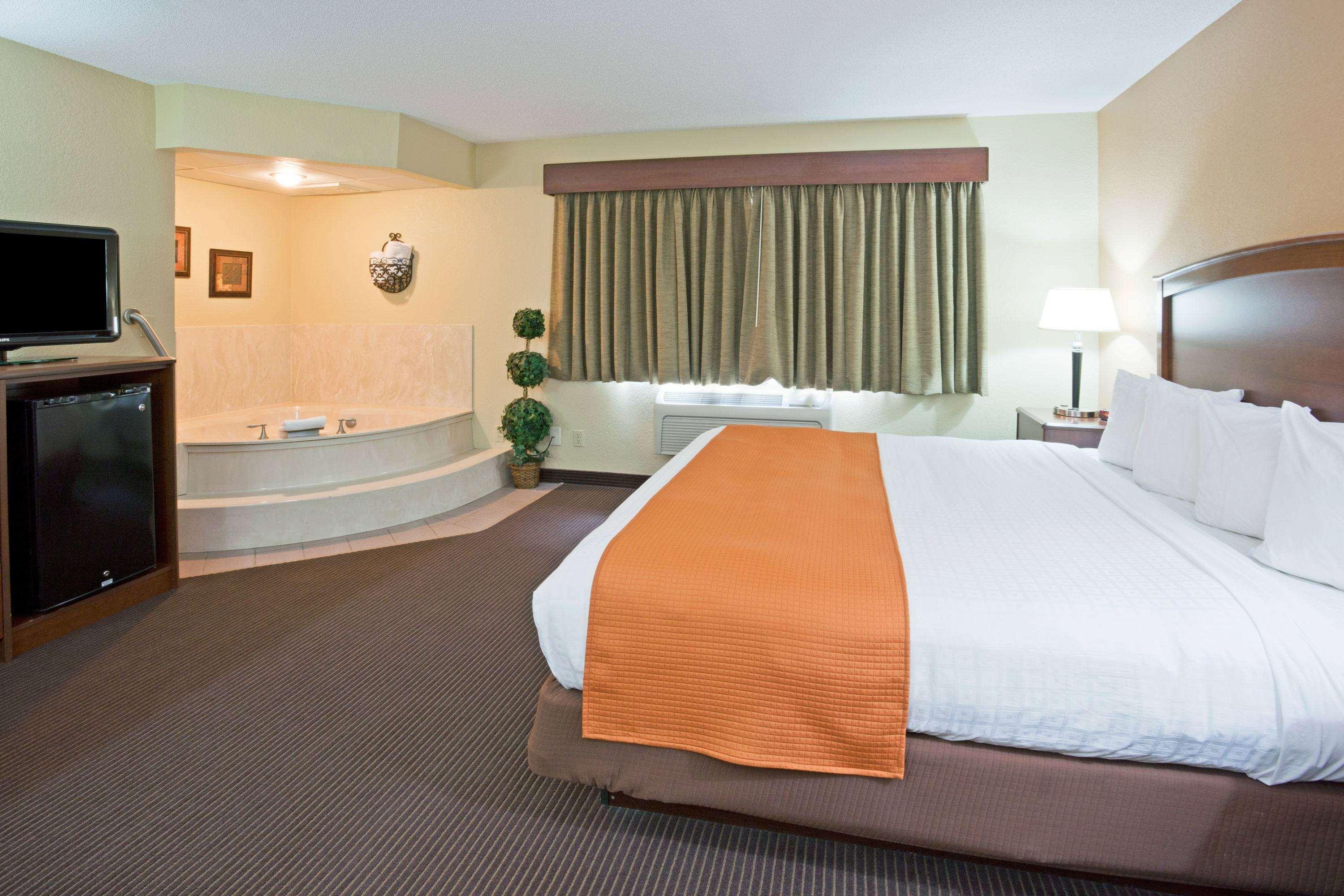 Americinn By Wyndham Fargo West Acres Экстерьер фото